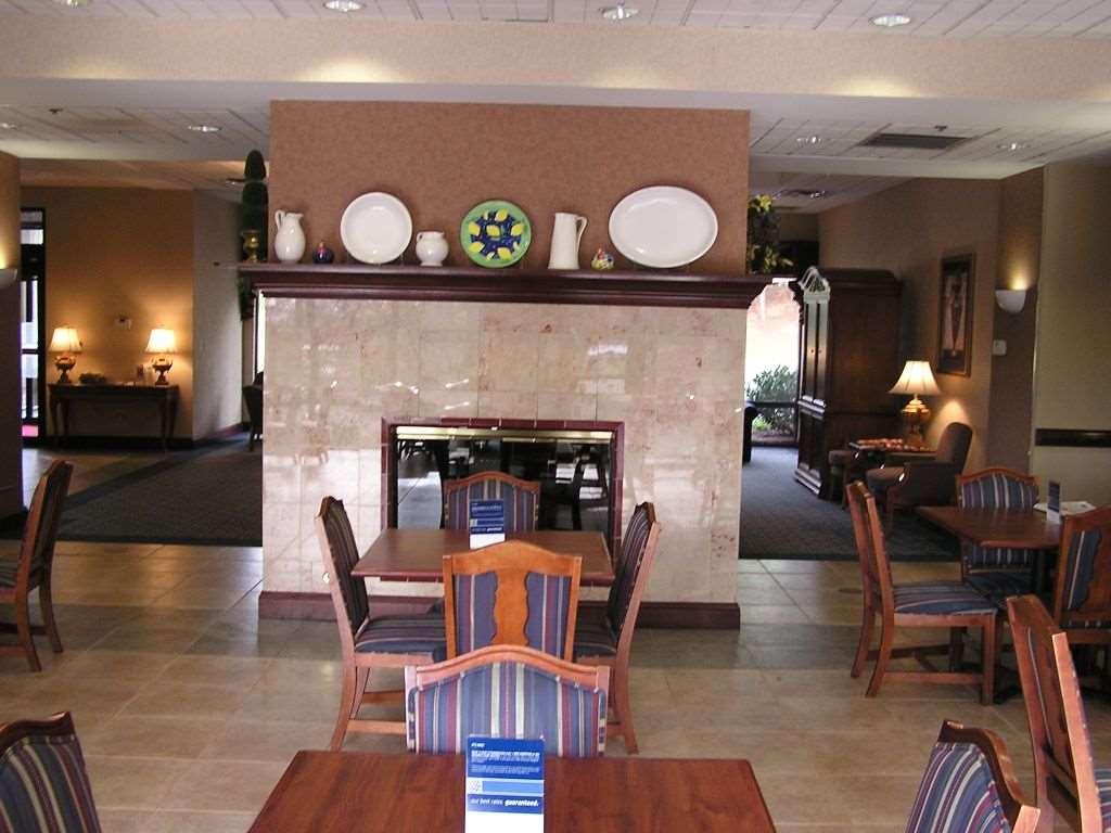 Hampton Inn & Suites Atlanta-Galleria Smyrna Restaurant photo